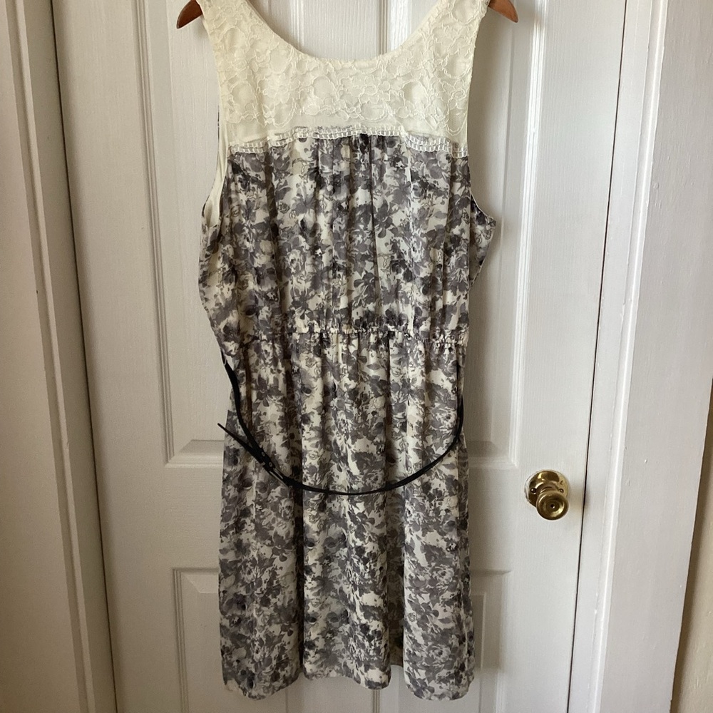 MAURICES: cream with gray and black floral pattern sleeveless dress XXL